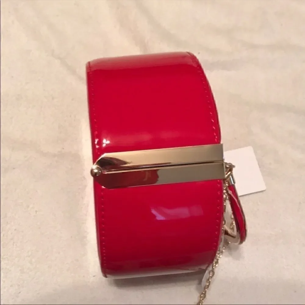 Red and Gold Patent convertible bag​​​​​​​​​​​​​​​​​​​​​​​ - Picture 3 of 6